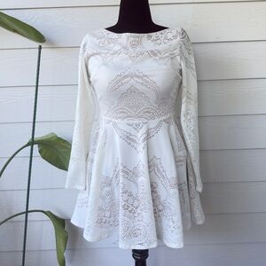 Bebe Boho Lace-Inspired Long Sleeve Dress – Women’s Size S/M (Approx.)